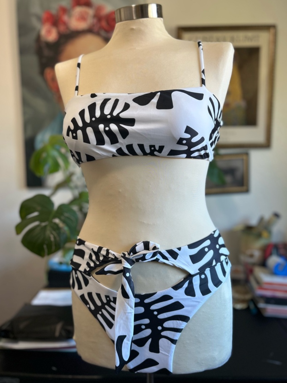 Yira black and white tropical leaf pattern bikini set Size M
